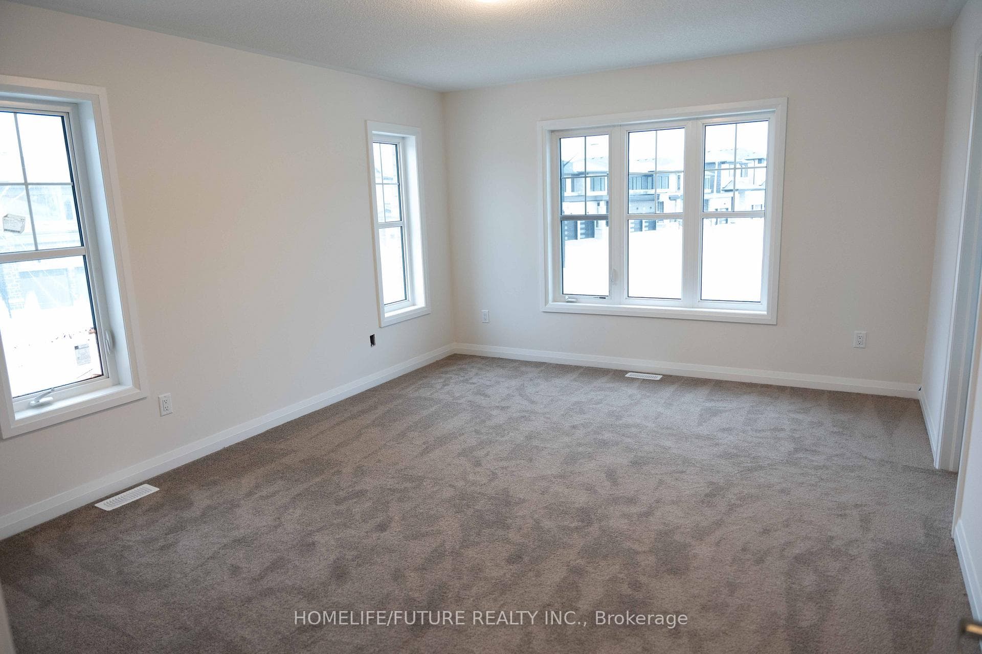 77 Federica Crescent photo 19