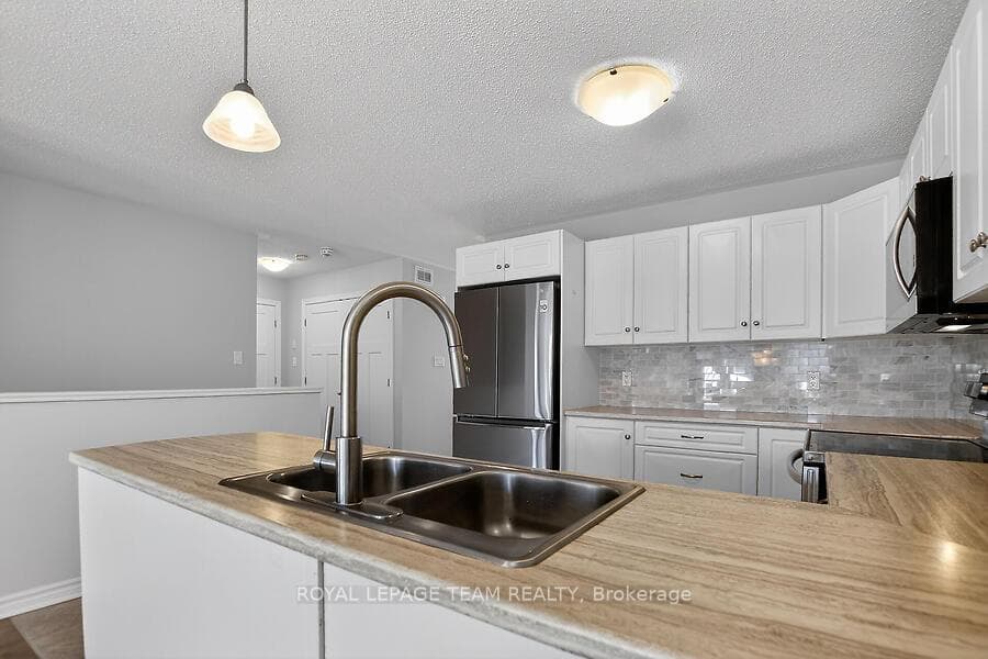 464 Honeyborne Street photo 15