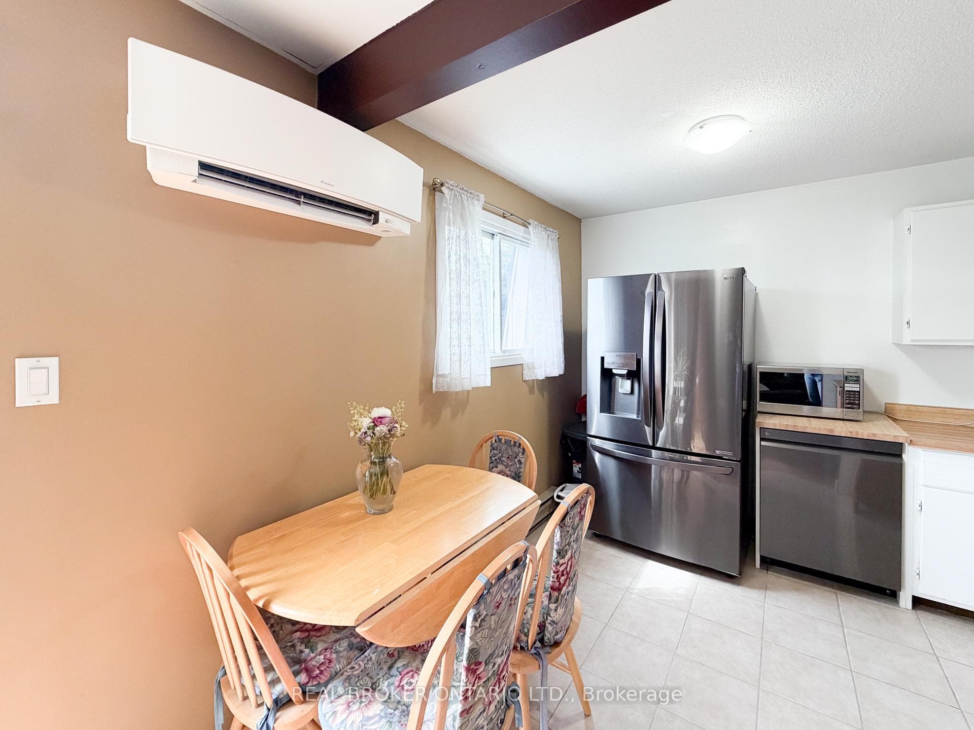 Kitchen/dining space