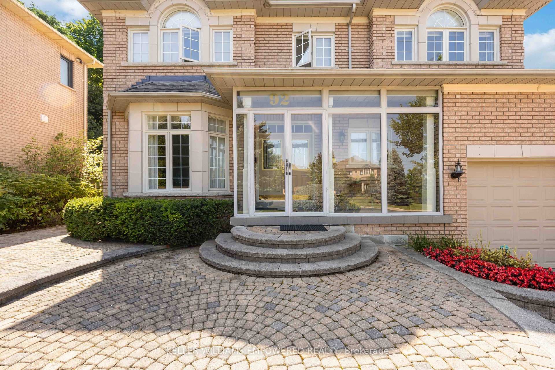 92 Oakhaven Drive photo 2