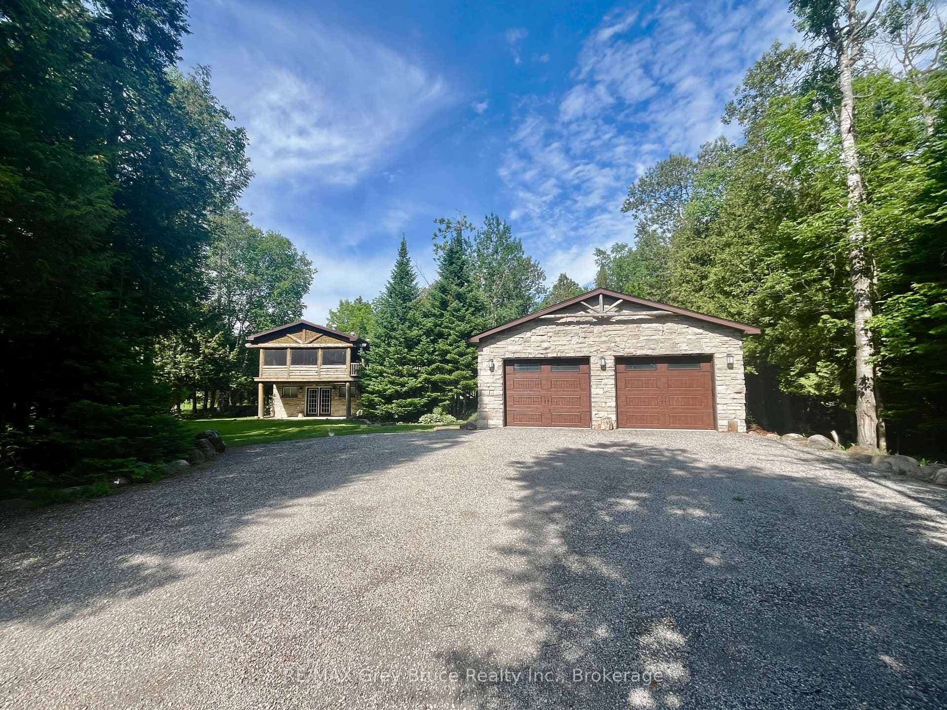 1535 15 Side Road photo 32