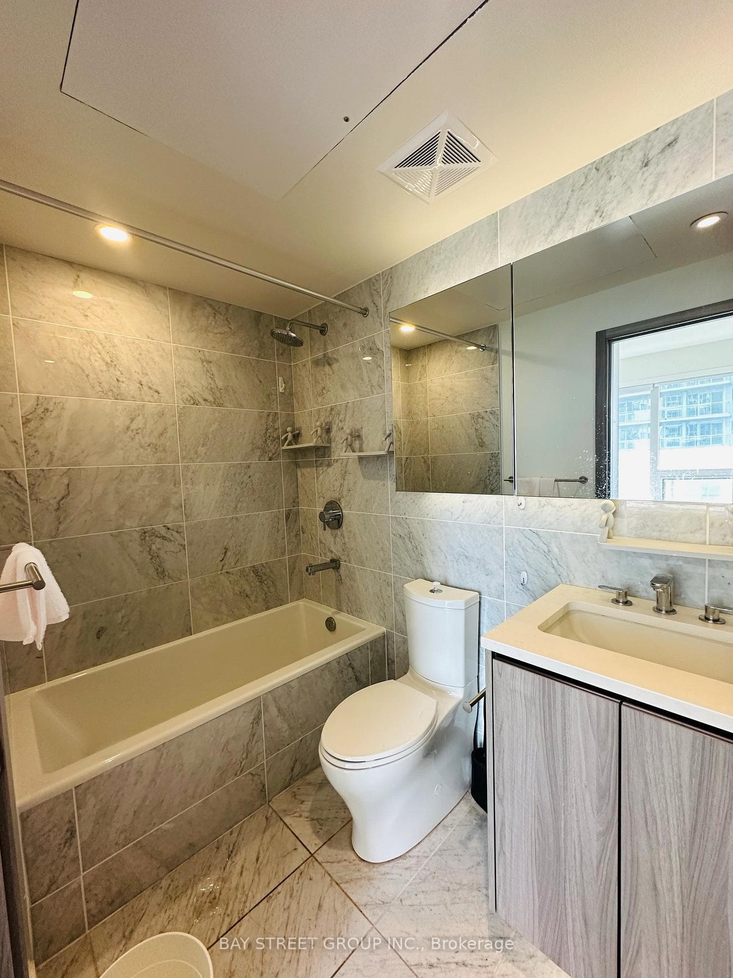 85 Mcmahon Dr Drive Unit 3005 photo 6