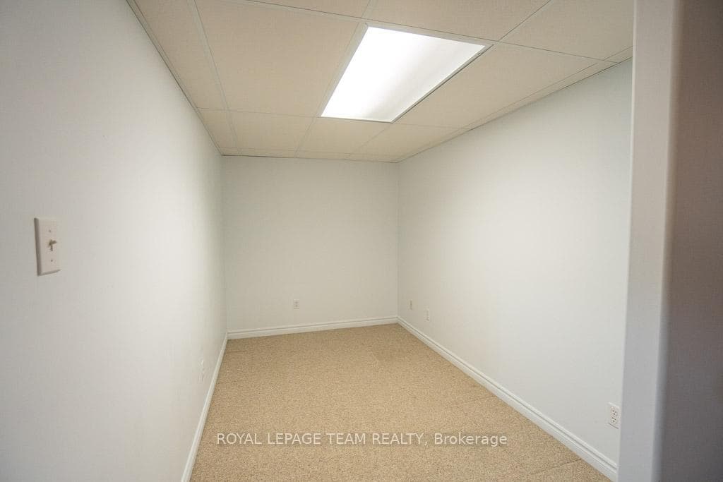 Great space for an office or gym!