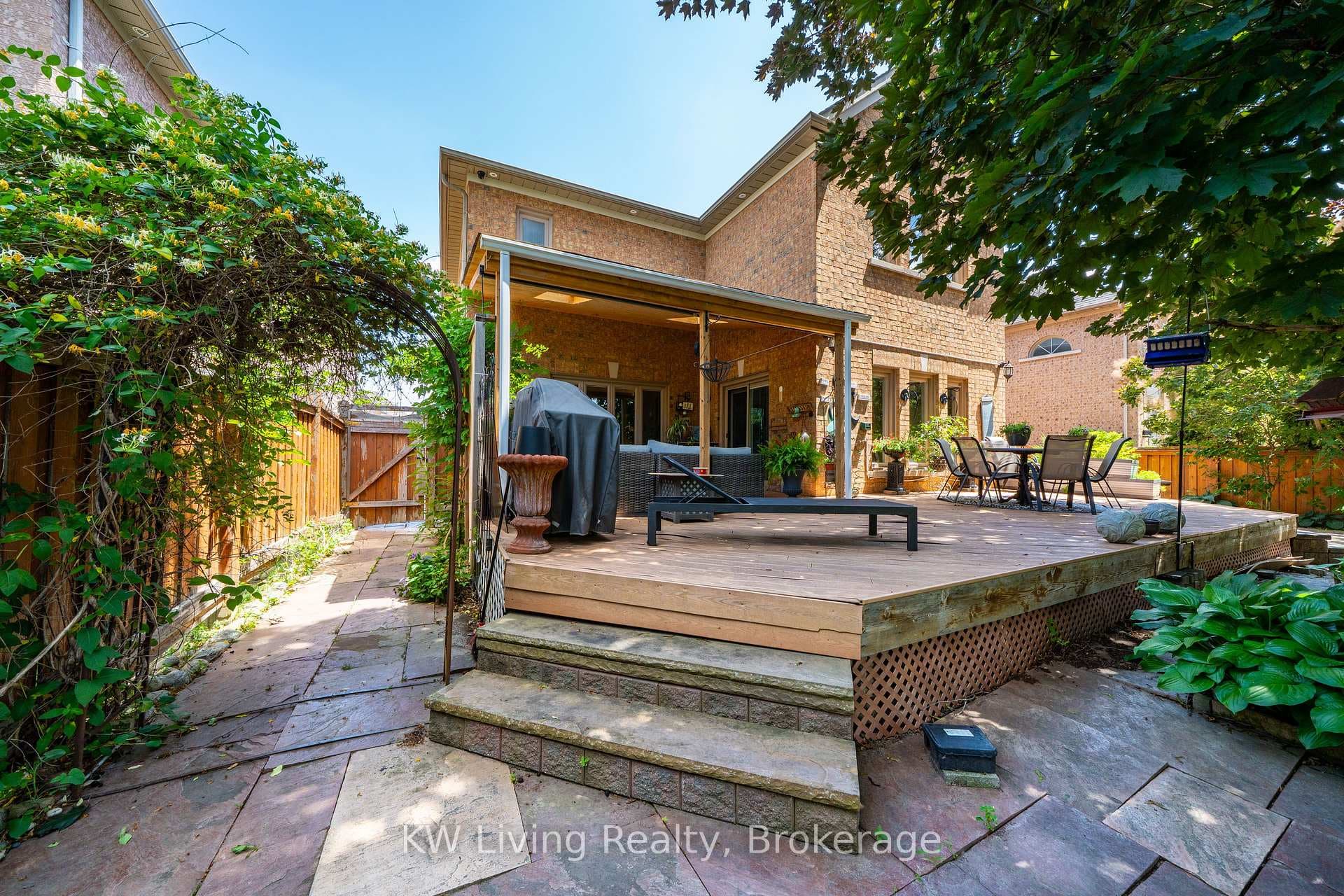 76 Silver Rose Crescent photo 50