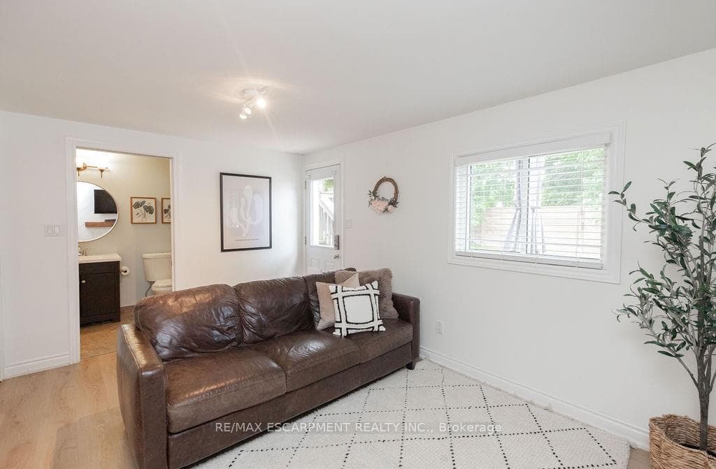 1493 Clinton Court photo 27
