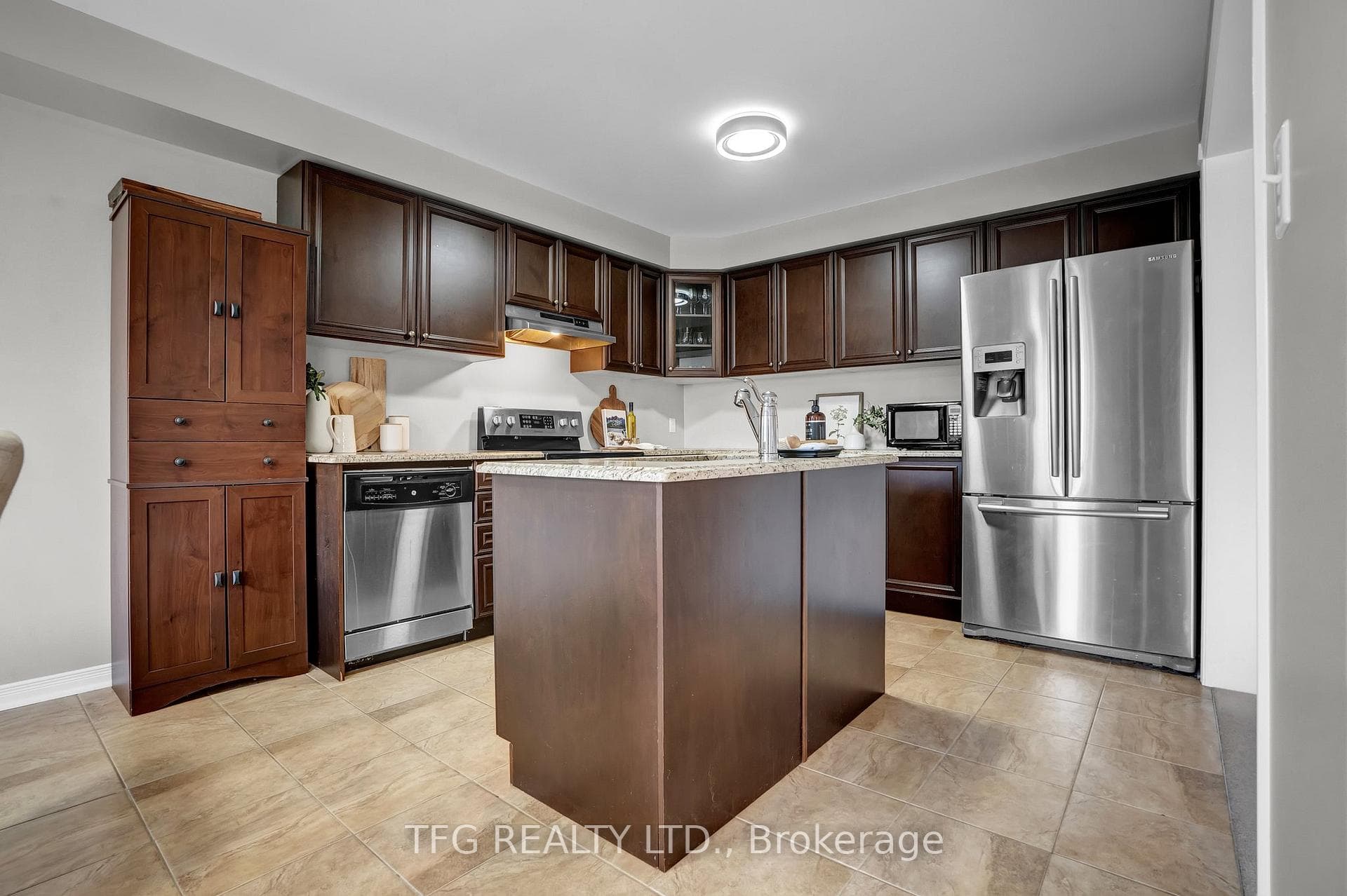 1567 Glenbourne Drive photo 14
