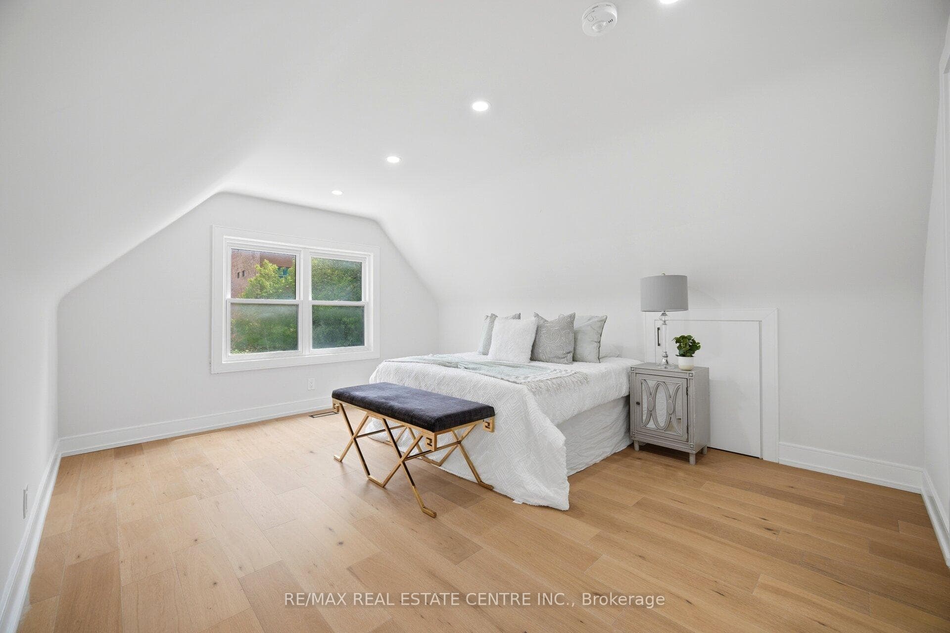 109 Glencrest Boulevard photo 18