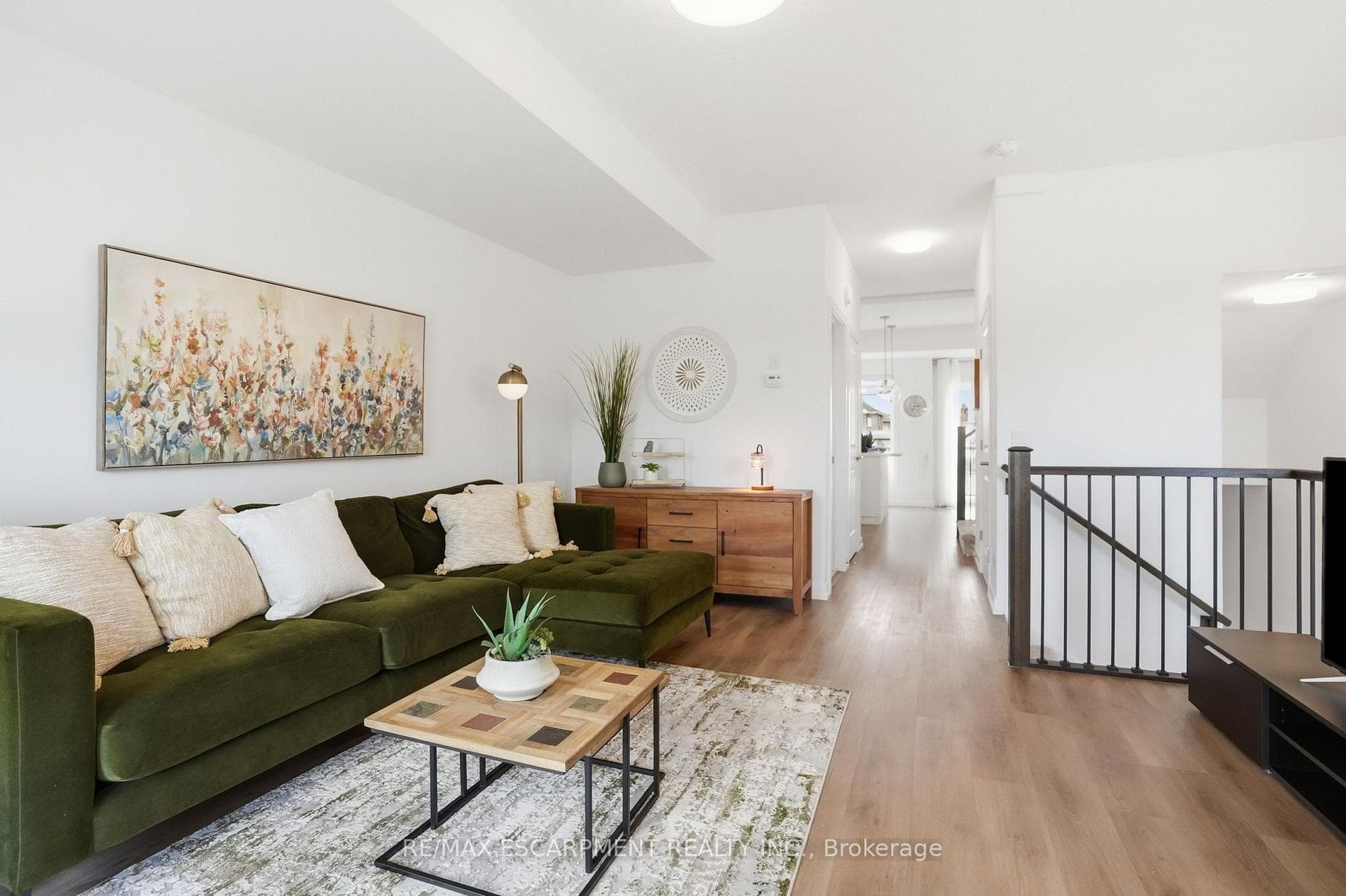 245 Burke Street photo 6