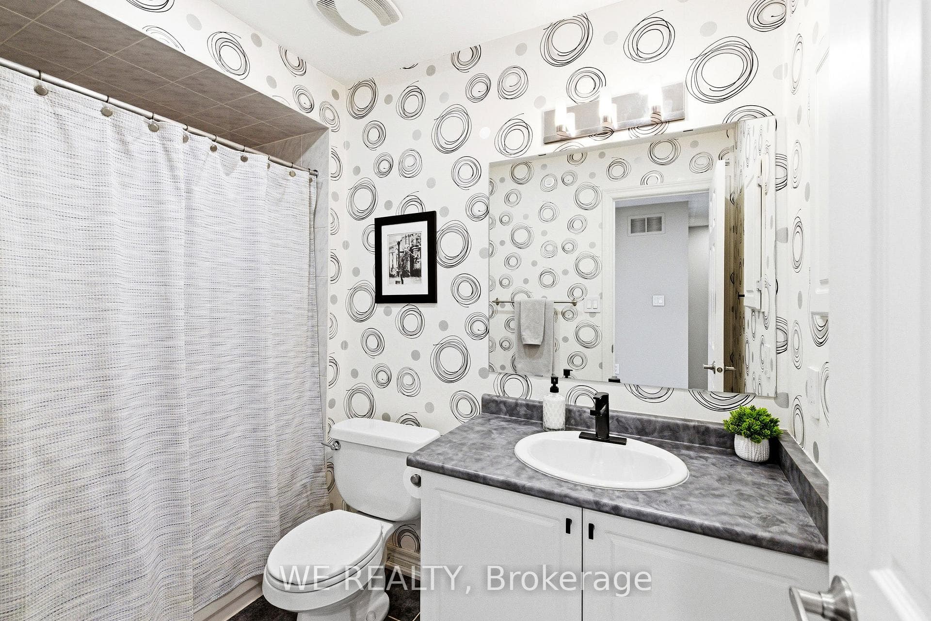 Large 3 Piece Ensuite