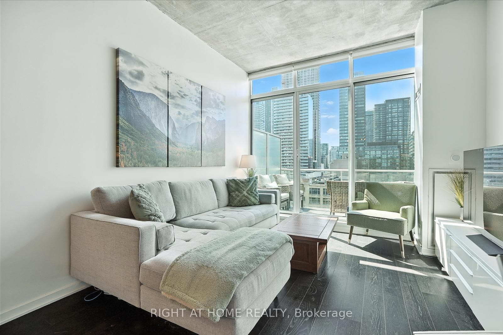 388 Richmond Street Unit 1107 photo 5
