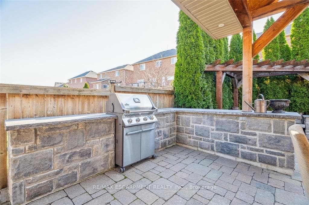 204 Dorchester Drive photo 35
