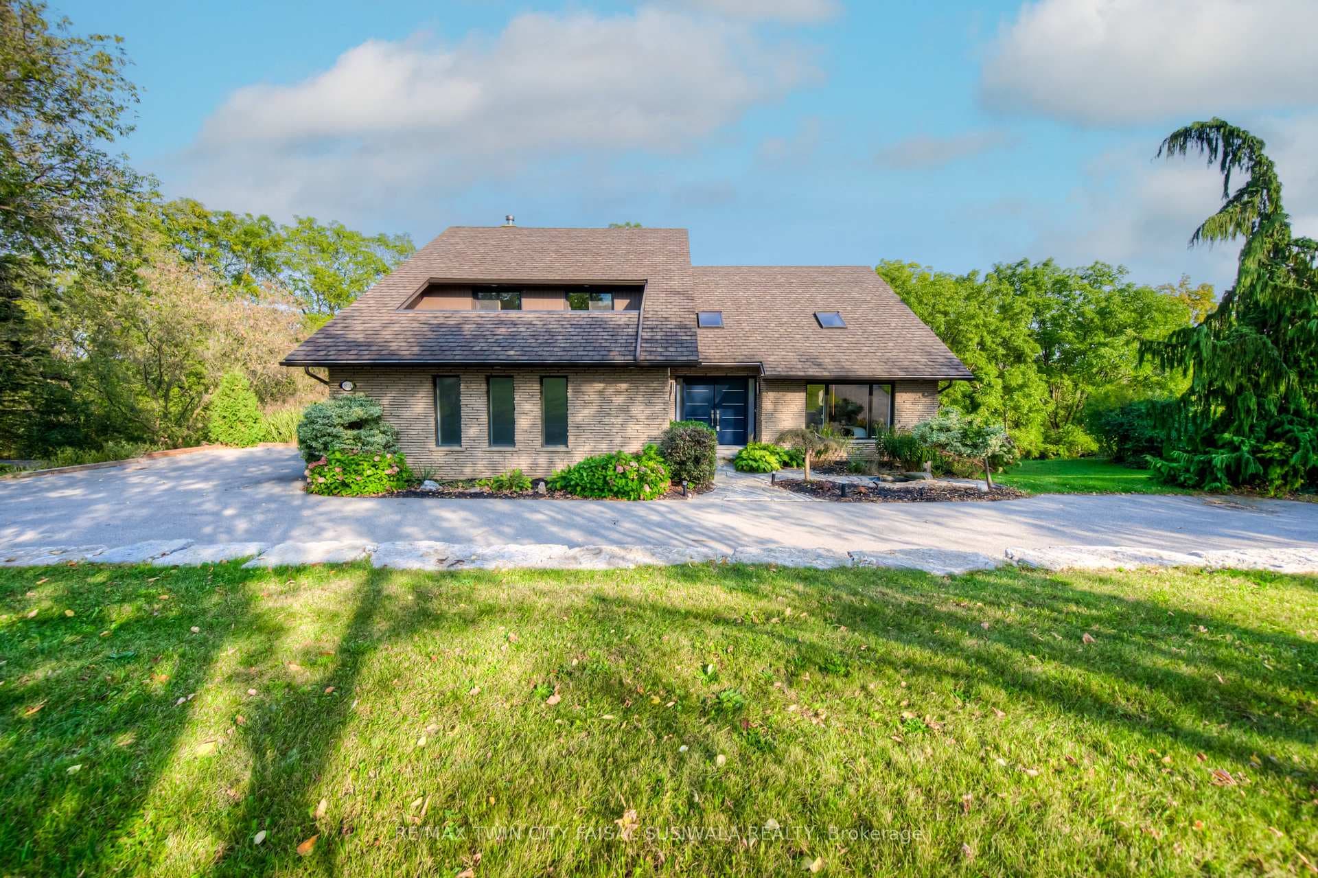 1031 West River Road photo 2