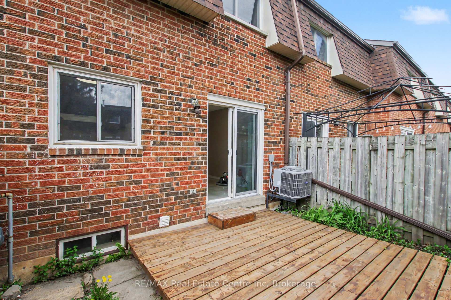 371 Bronte Street Unit 49 photo 36