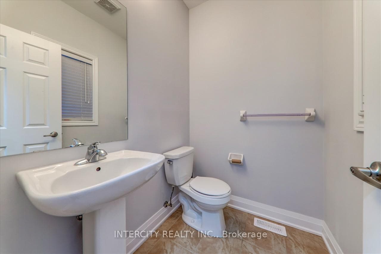 645 Armstrong Road photo 6