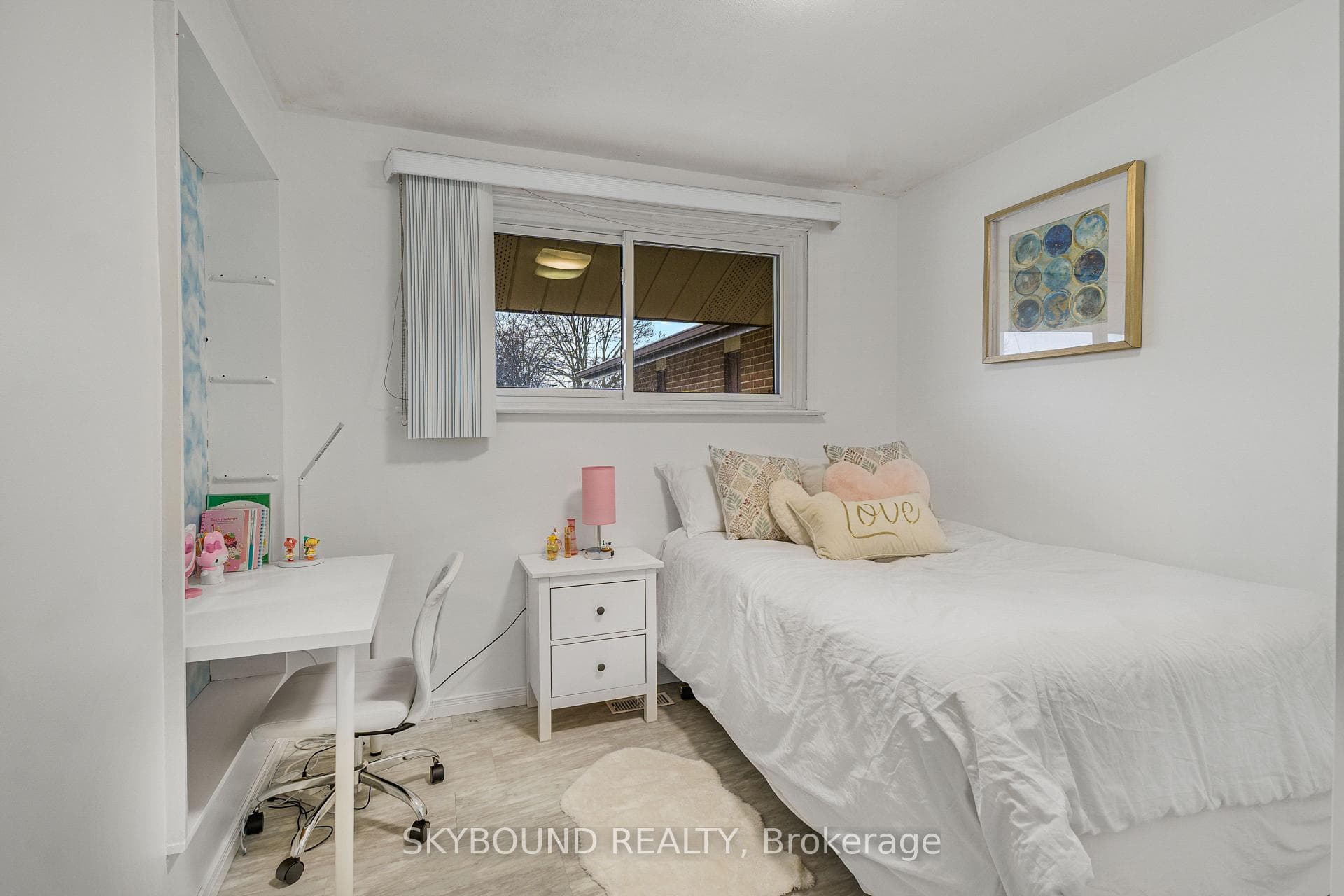 11 Addington Crescent photo 22