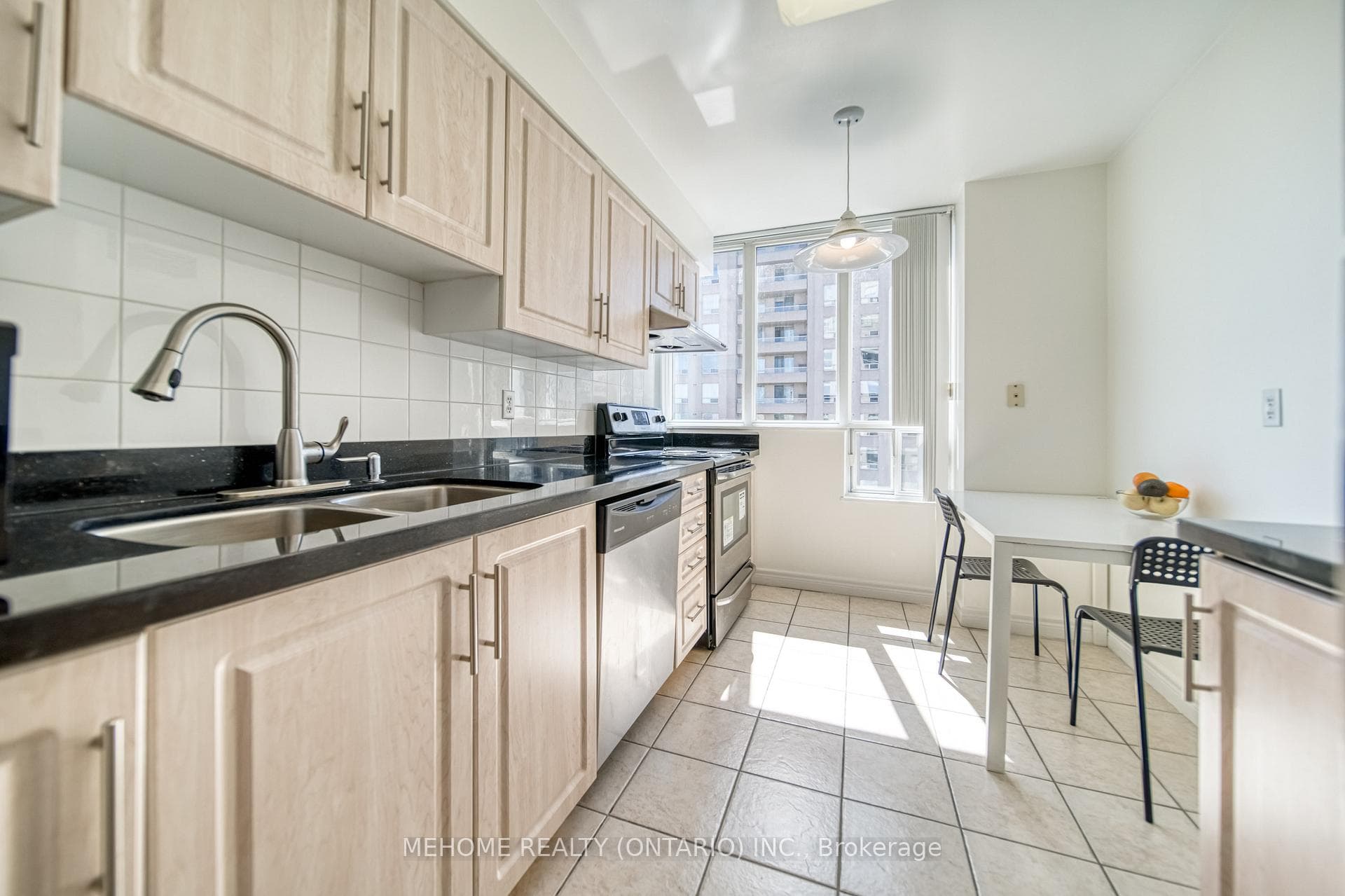 28 Empress Avenue Unit 1611 photo 12