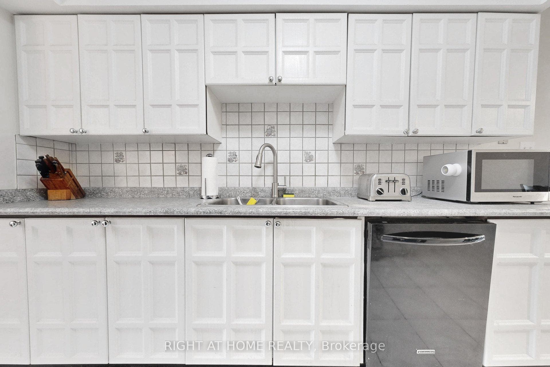 103 Heatherton Way photo 12