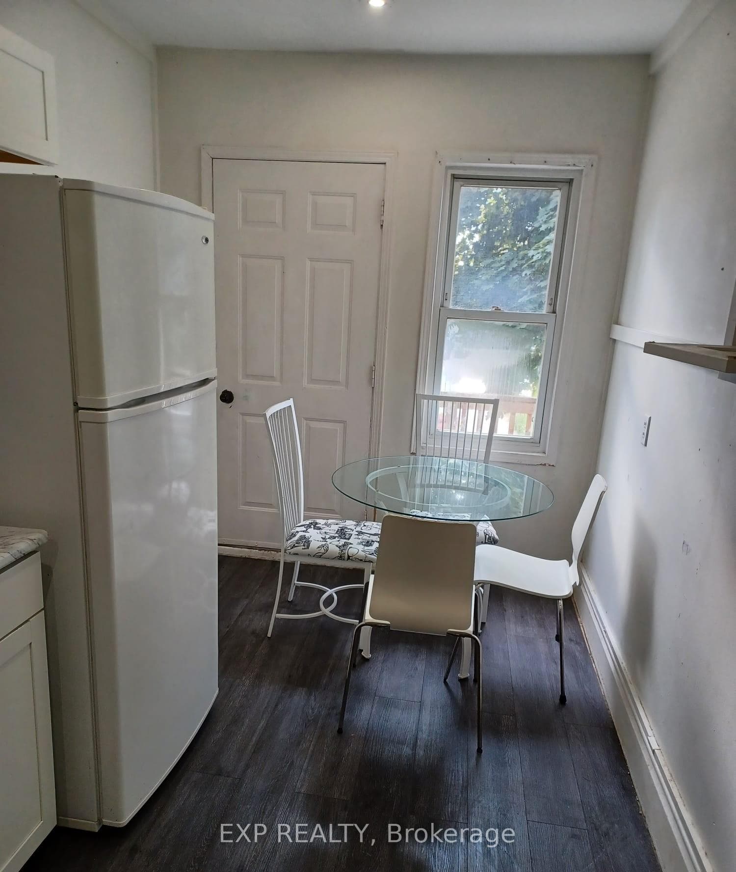 90 Sherman Avenue photo 6