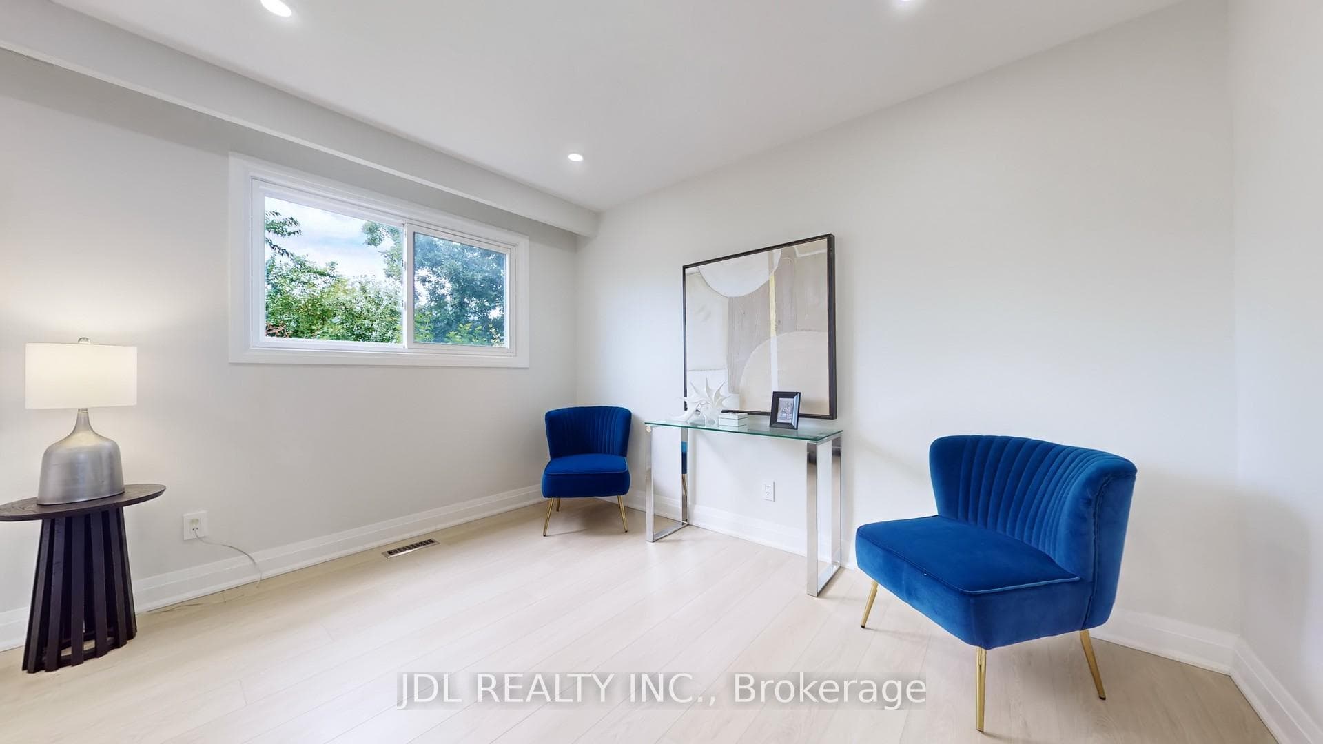 1294 Shamir Crescent photo 17