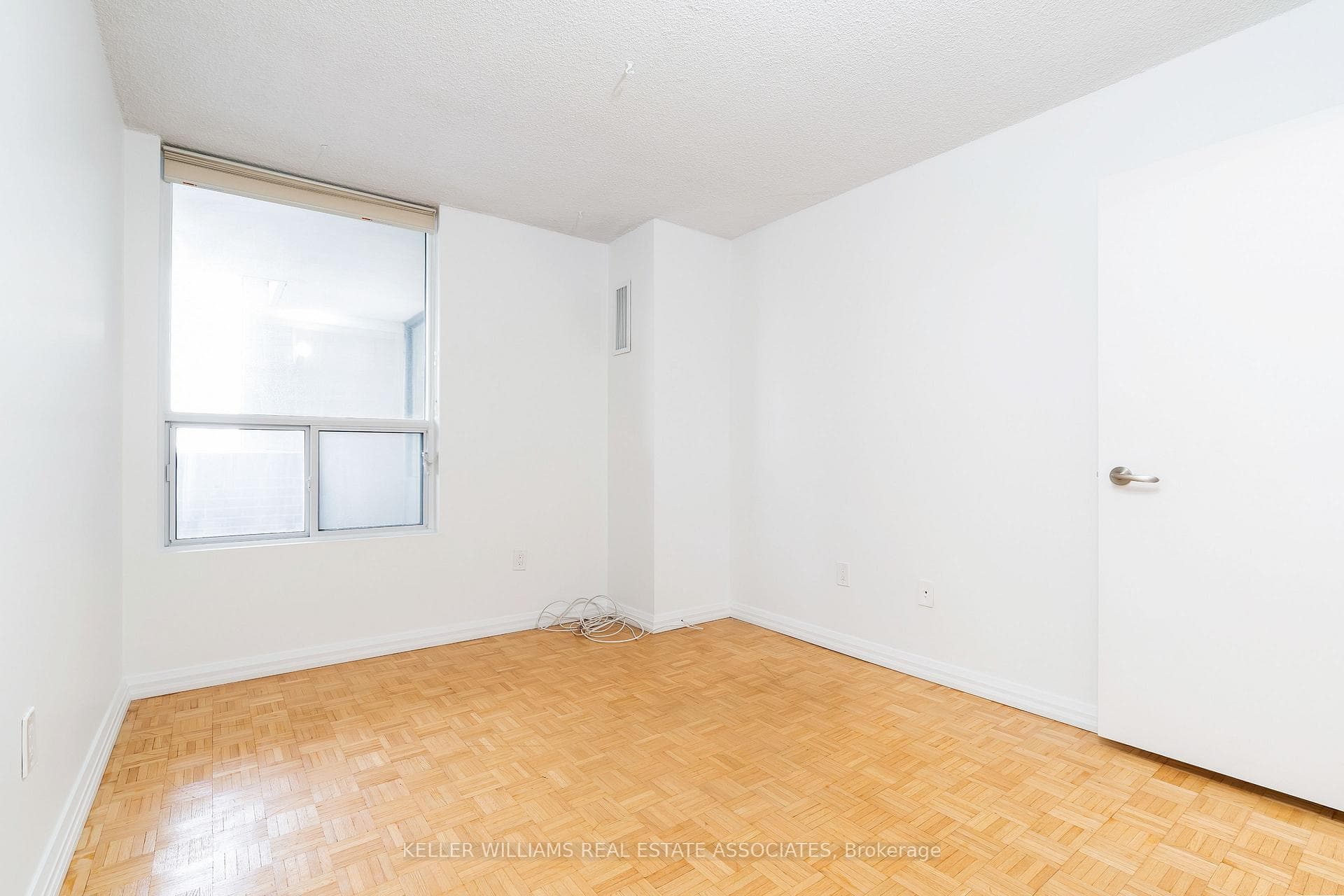 1515 Lakeshore Road Unit 710 photo 26