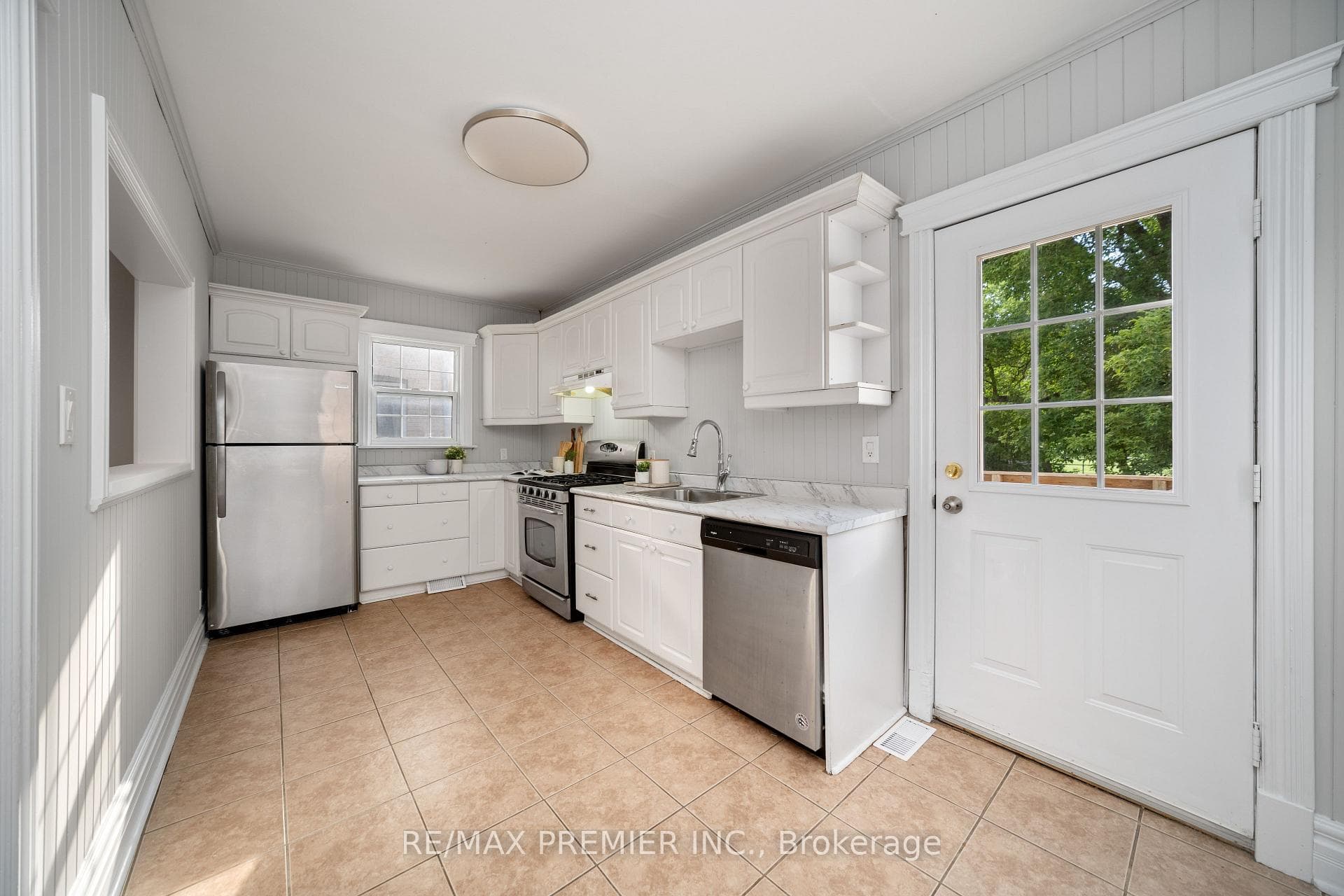371 EAGLE Street photo 9