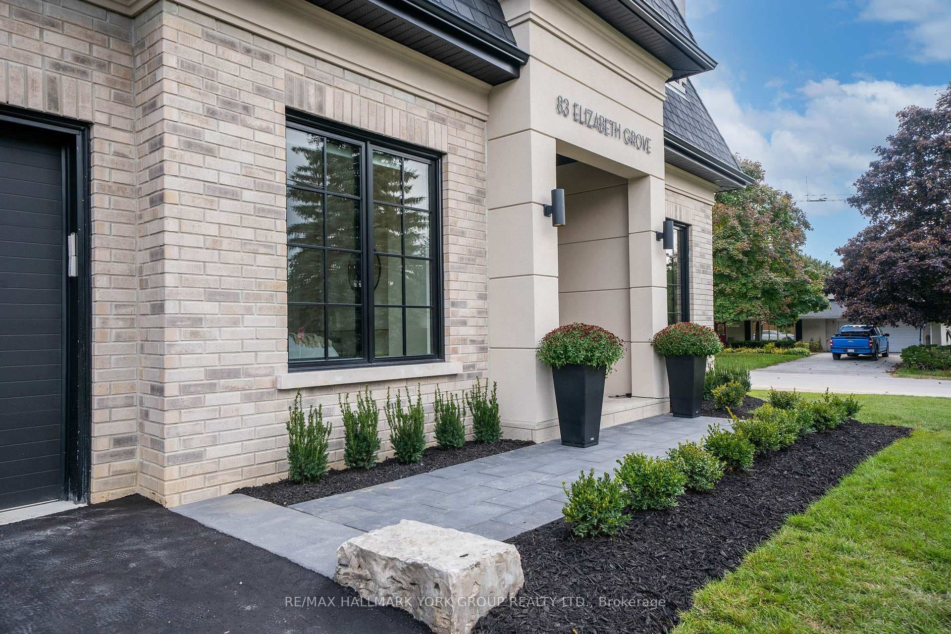 83 Elizabeth Grove photo 4
