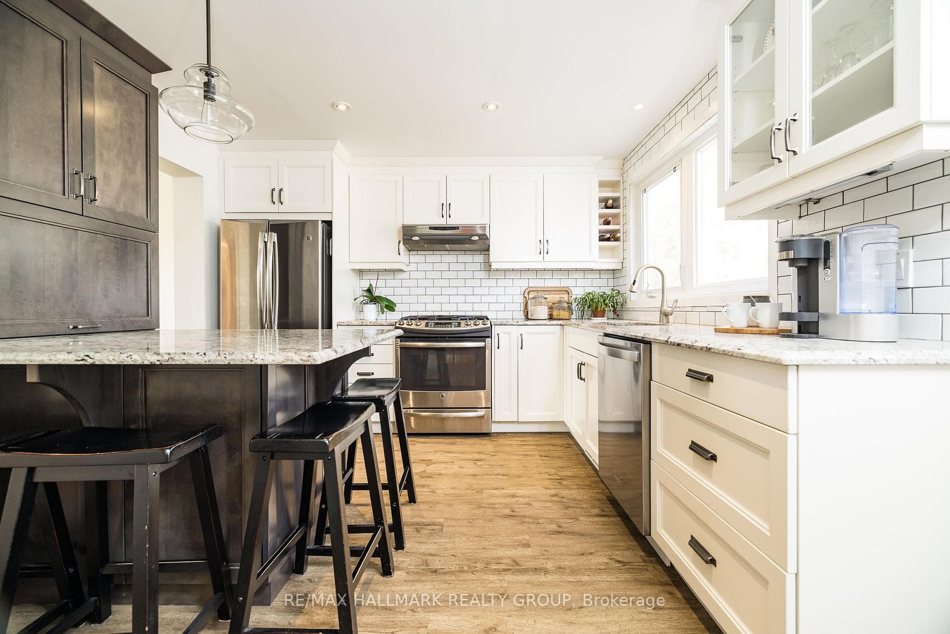 Renovated chef's kitchen for gathering.