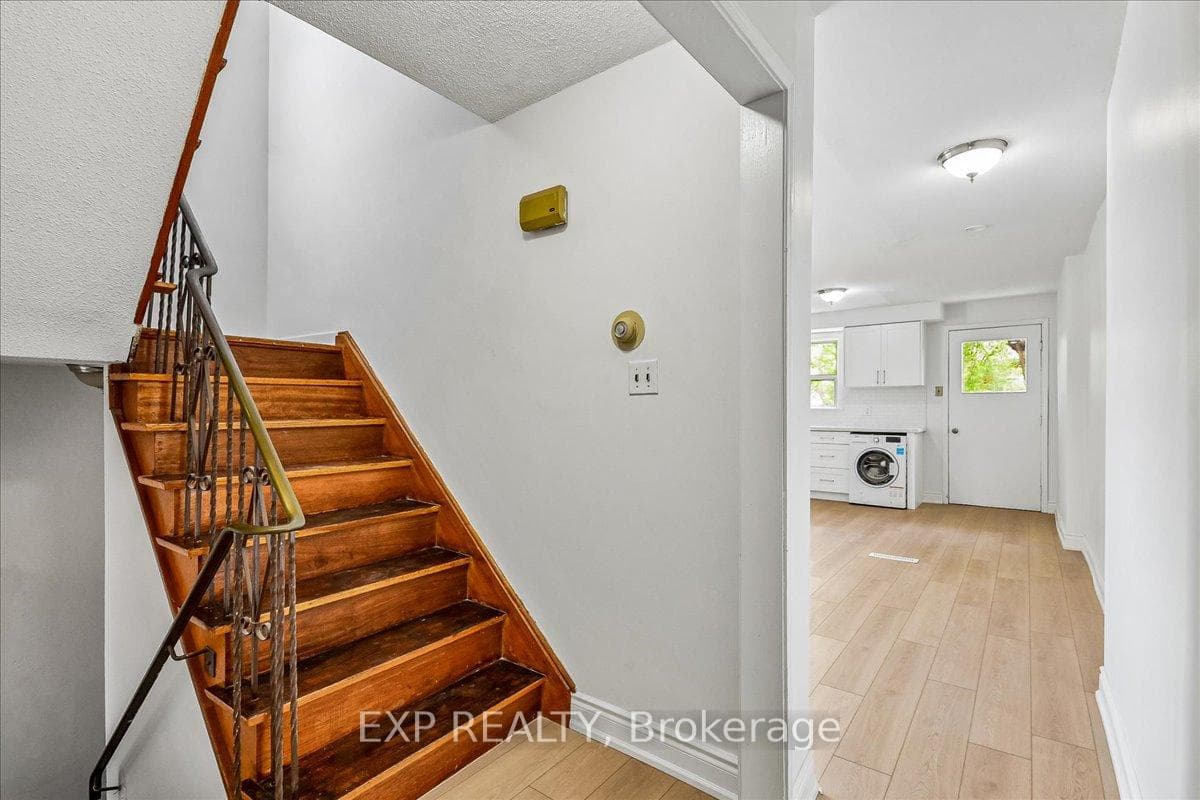346 Westmount Avenue photo 10