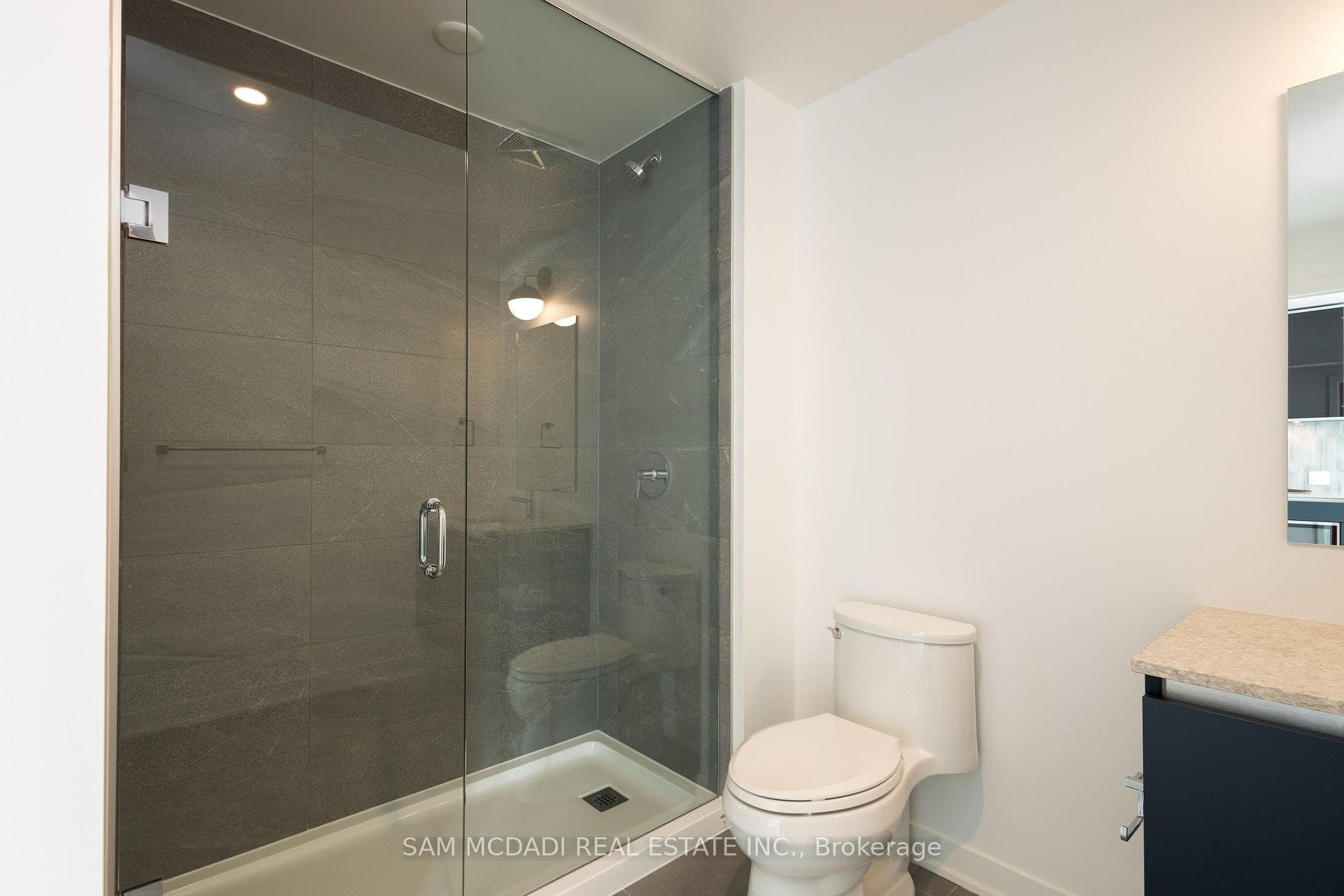 405 Dundas Street Unit 824 photo 13