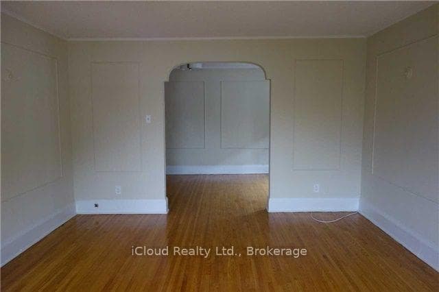 1162 Avenue Road Unit Upper photo 2