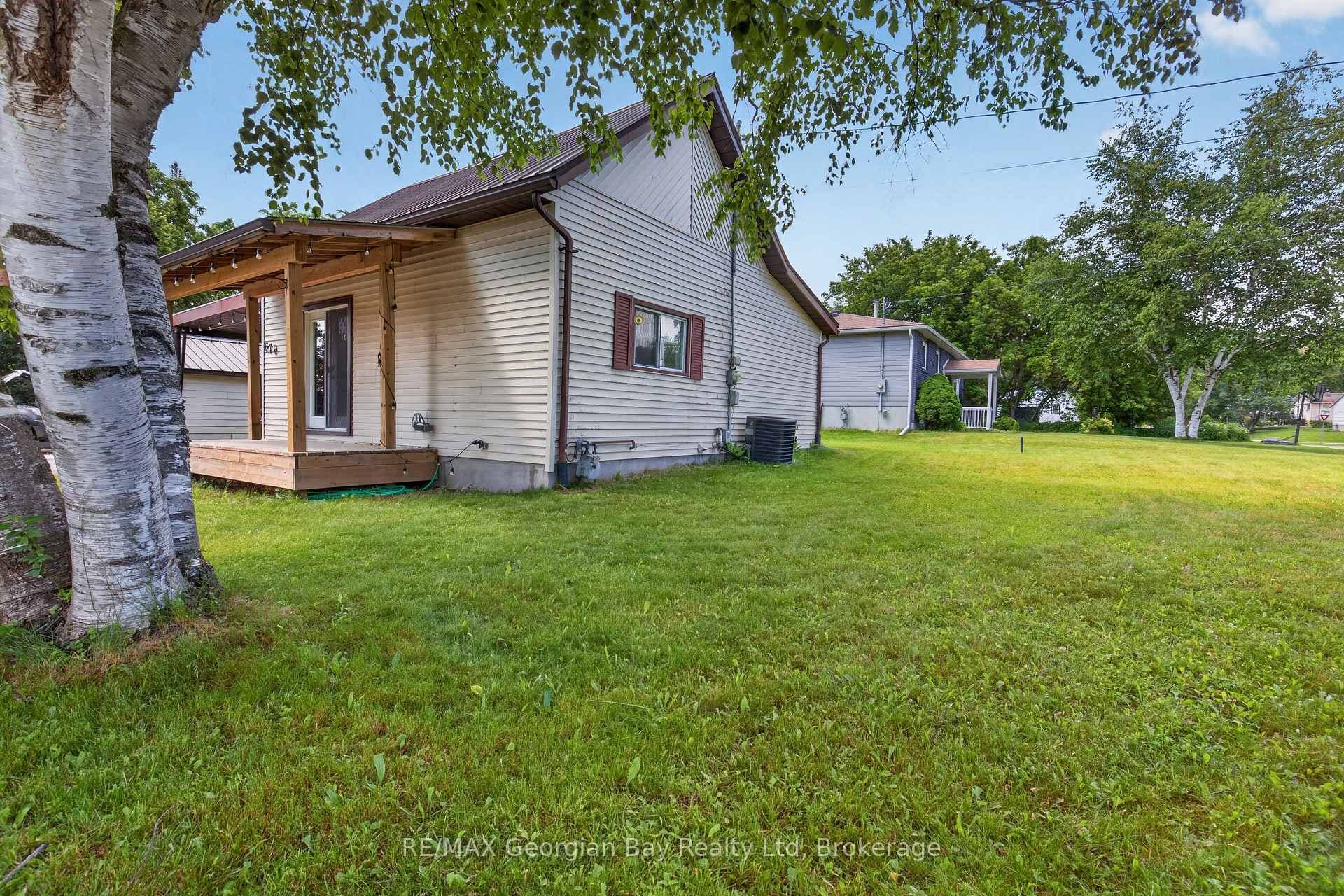 676 3rd Avenue photo 18