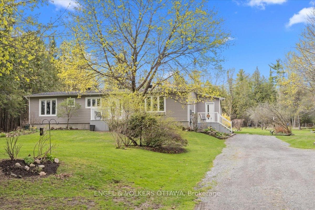 4841 Torbolton Ridge photo 2
