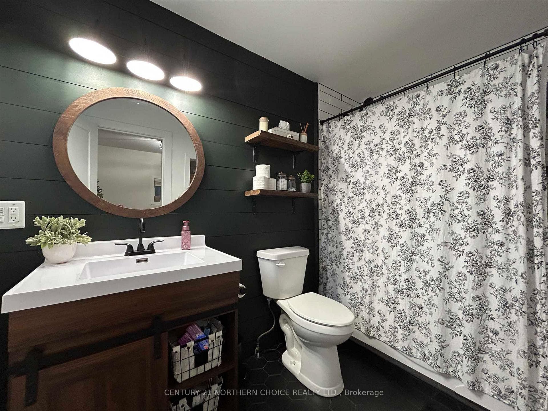 907 SMITH Avenue photo 14
