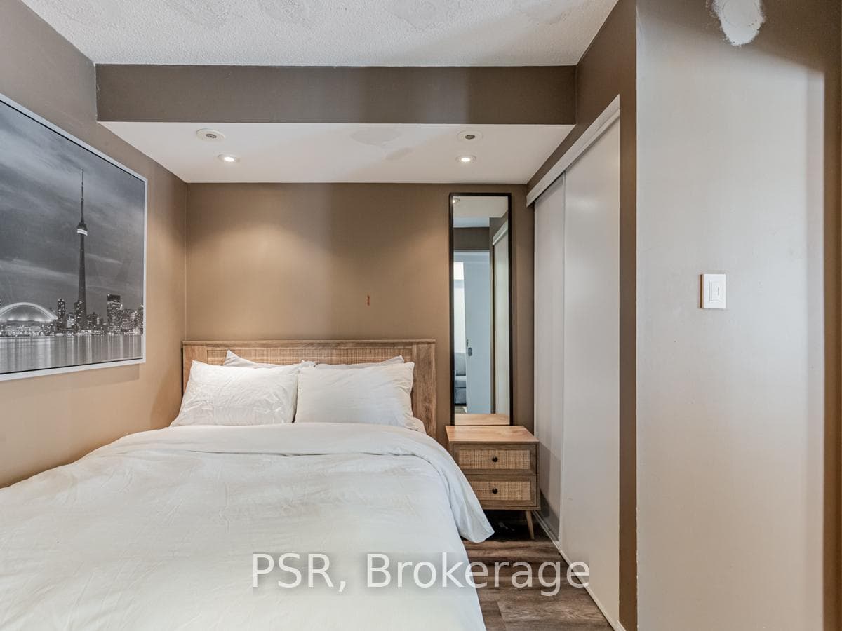 10 Laidlaw Street Unit 717 photo 8