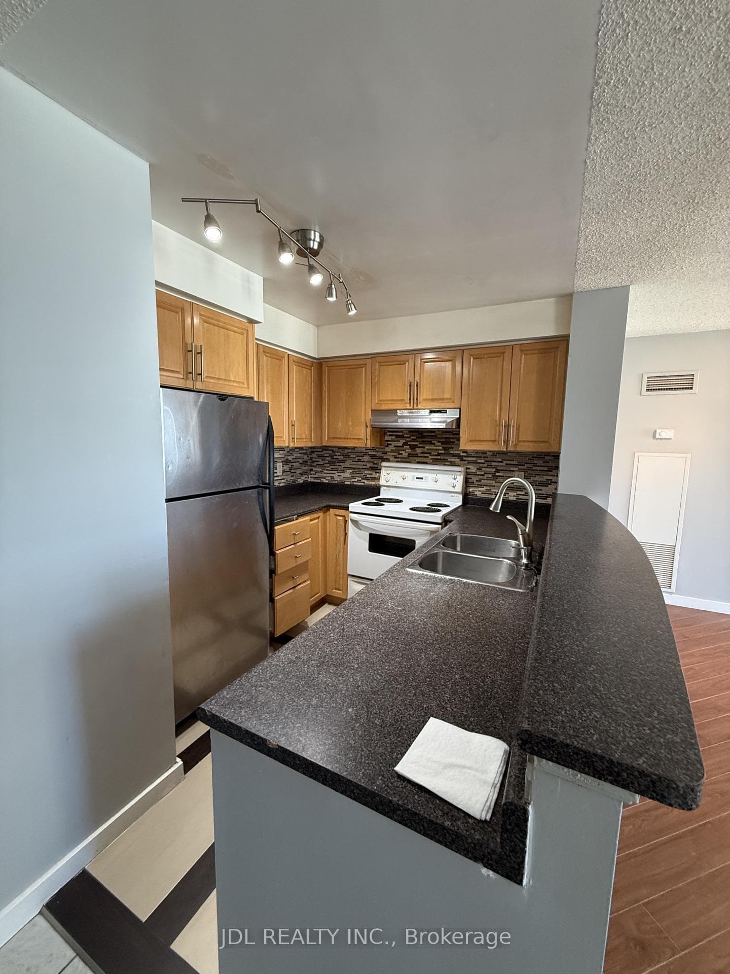 23 Lorraine Drive Unit 1012 photo 12