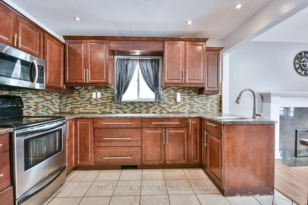 195 Bayview Avenue photo 17