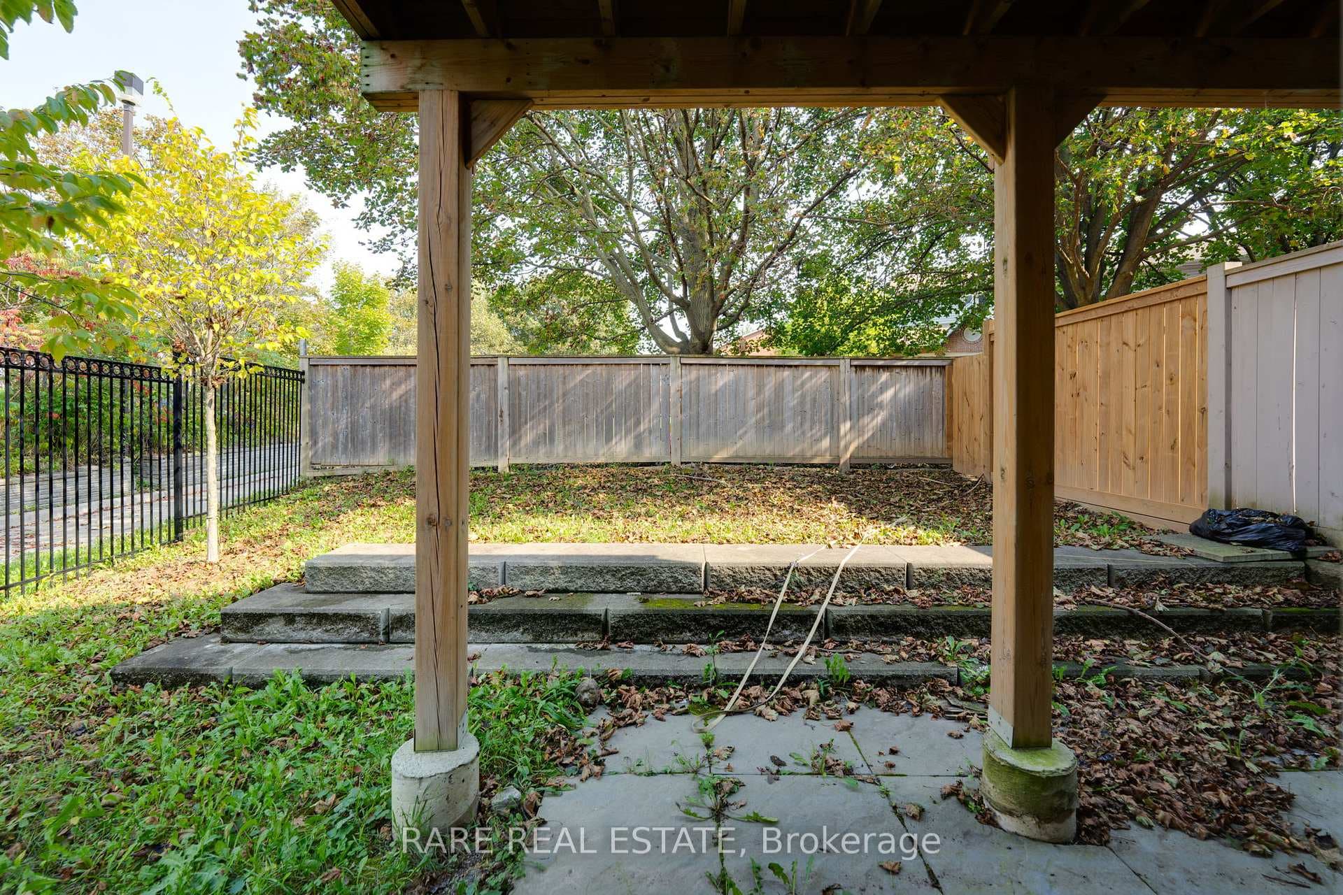 256 London Lane photo 31