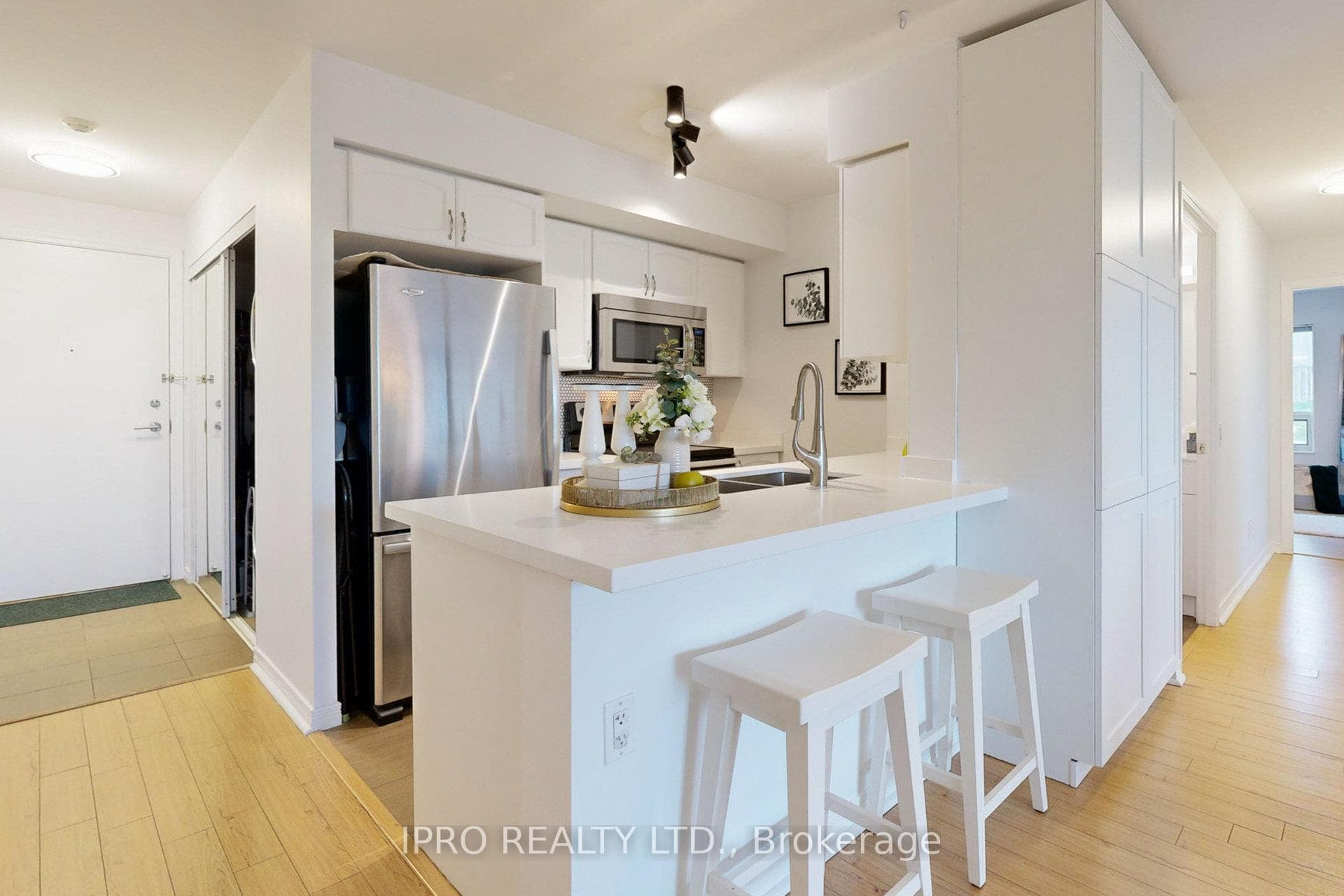 61 Heintzman Street Unit 511 photo 29