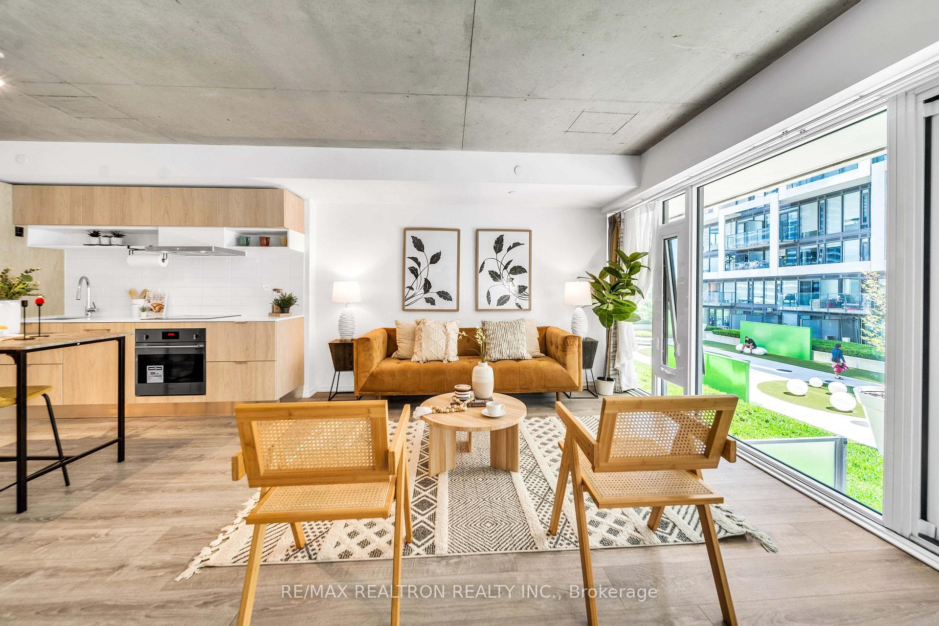 5 SOUDAN Avenue Unit 746 photo 4