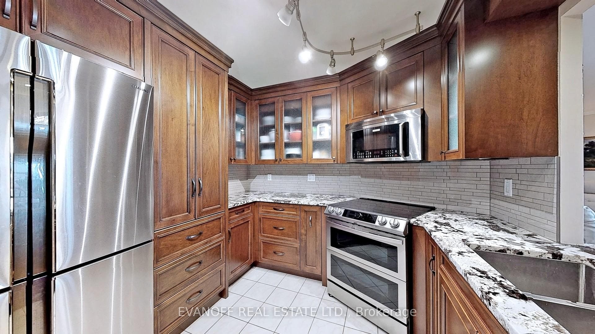10 Guildwood Parkway Unit 517 photo 8