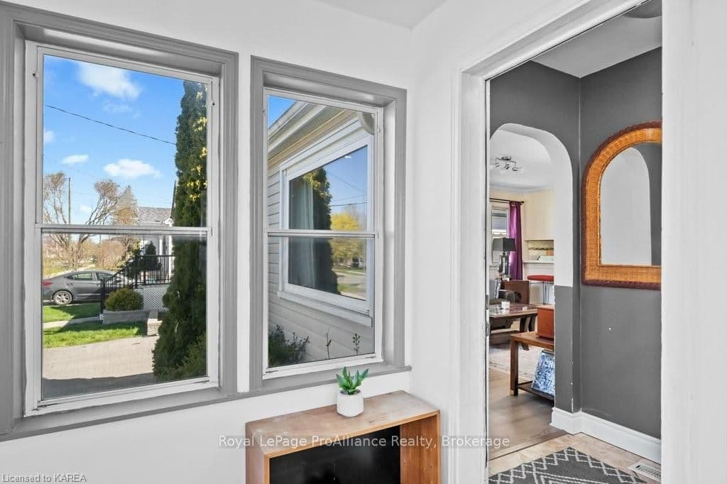 197 KINGSCOURT Avenue photo 7