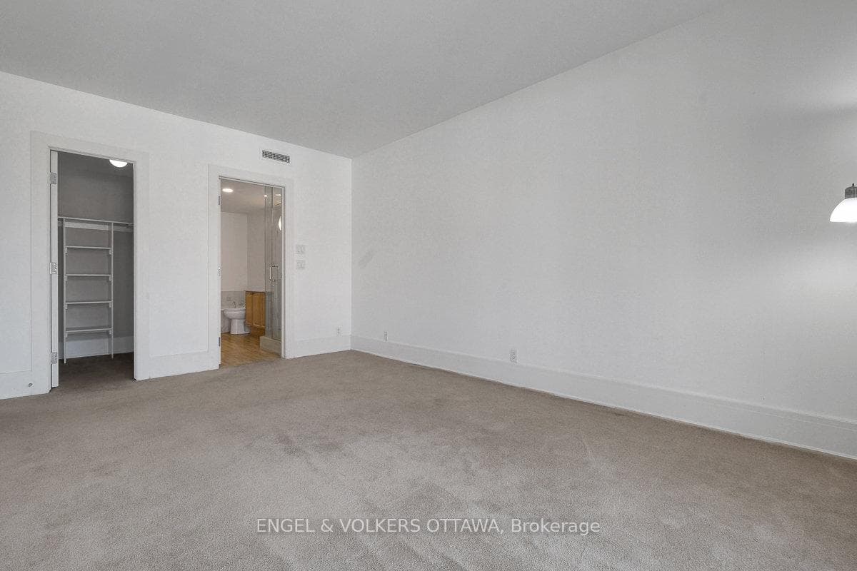 700 Sussex Drive Unit 403 photo 24