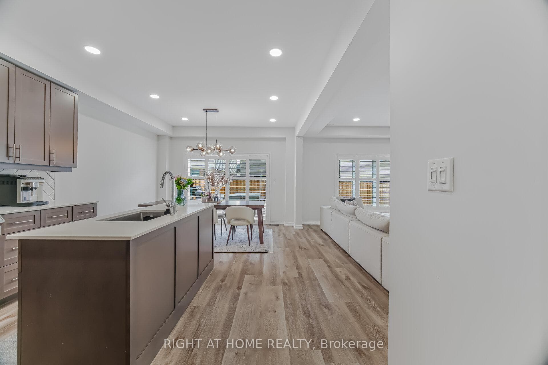 38 Ladd Avenue photo 6