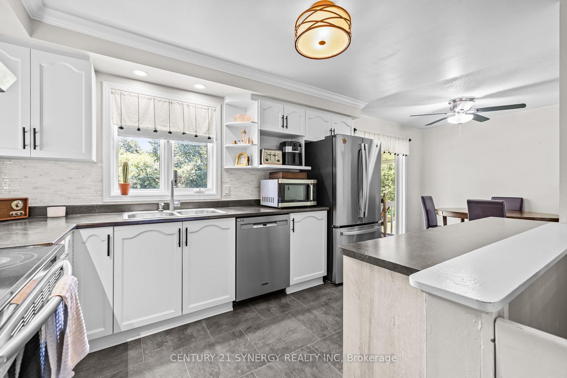 2282 Roxborough Kenyon Boundary Road photo 15