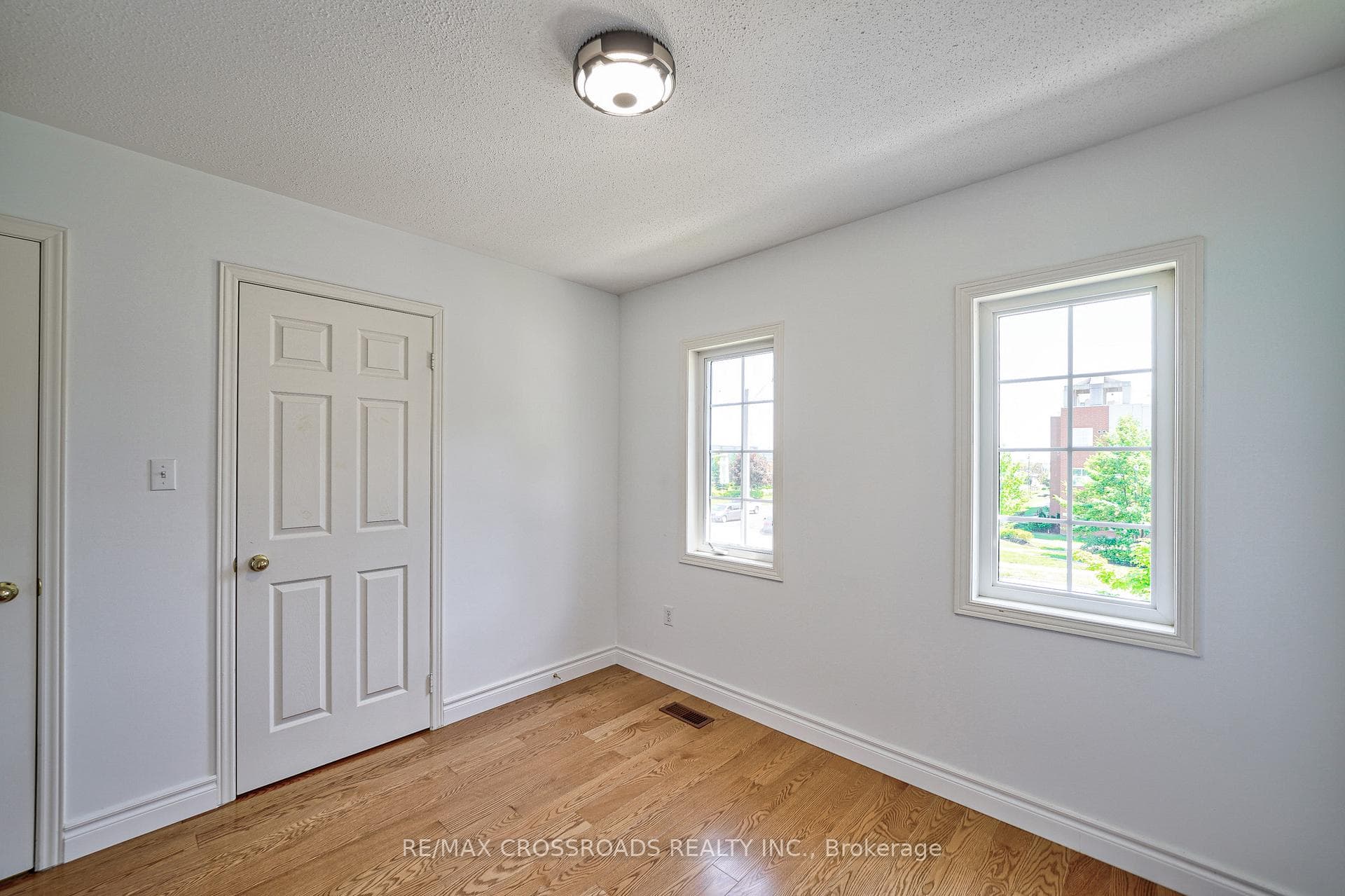 134 Bantry Avenue photo 34