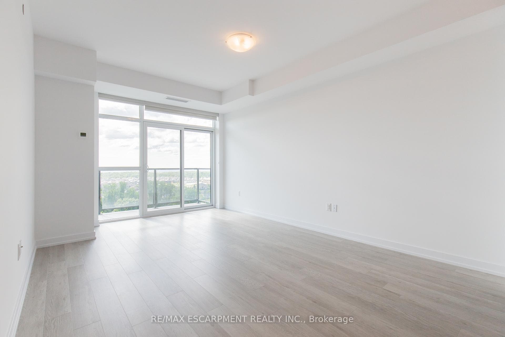 470 Dundas Street Unit 1110 photo 10