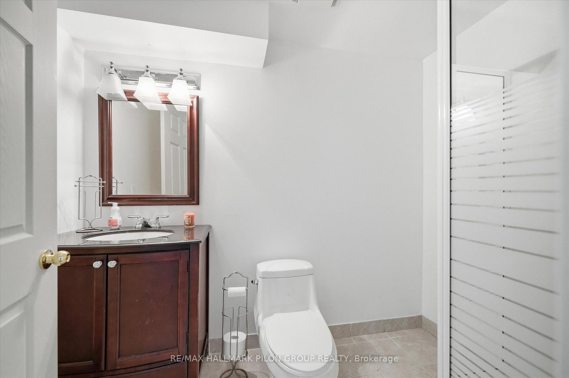 2234 Clermont Crescent photo 25