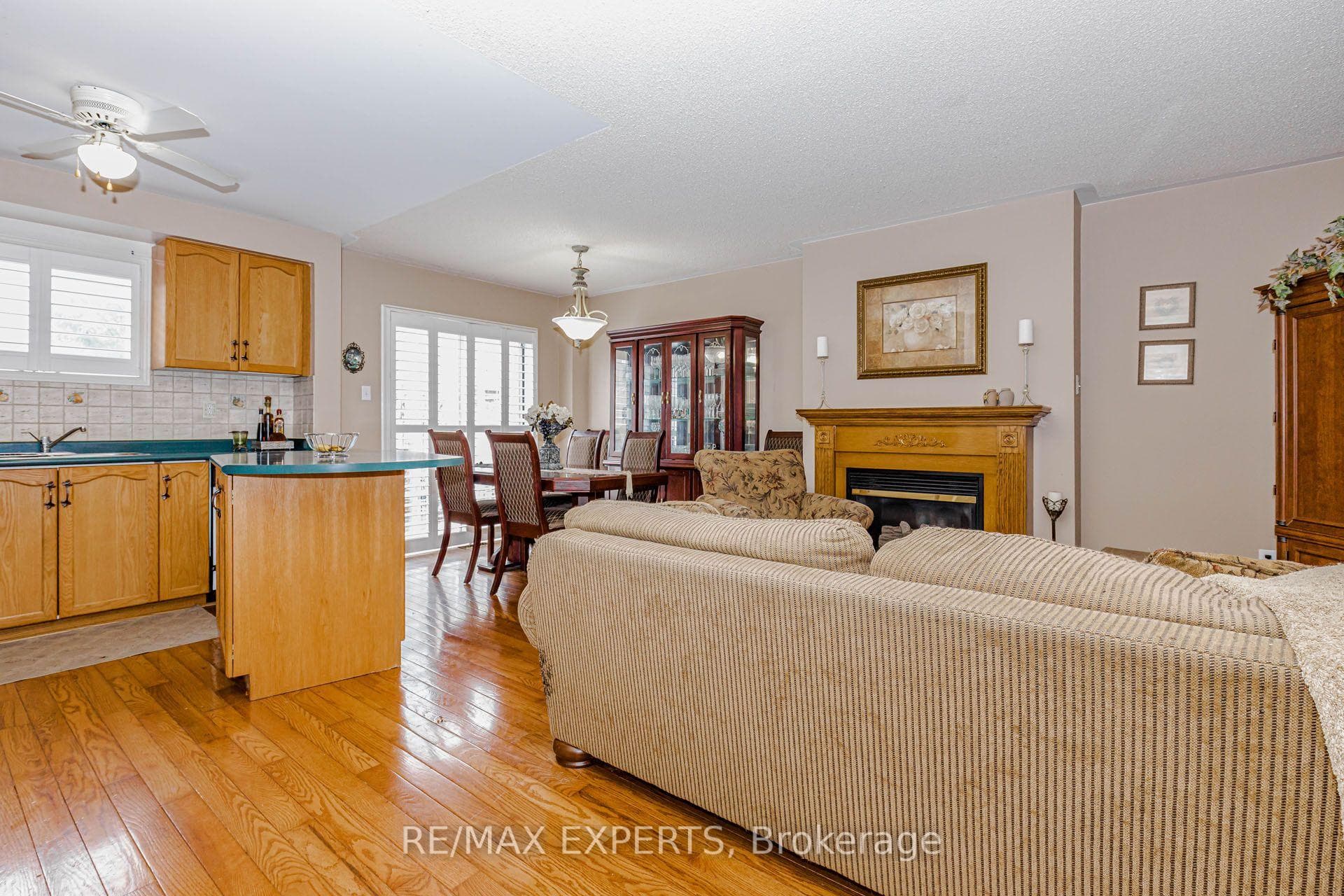 225 Kelso Crescent photo 6