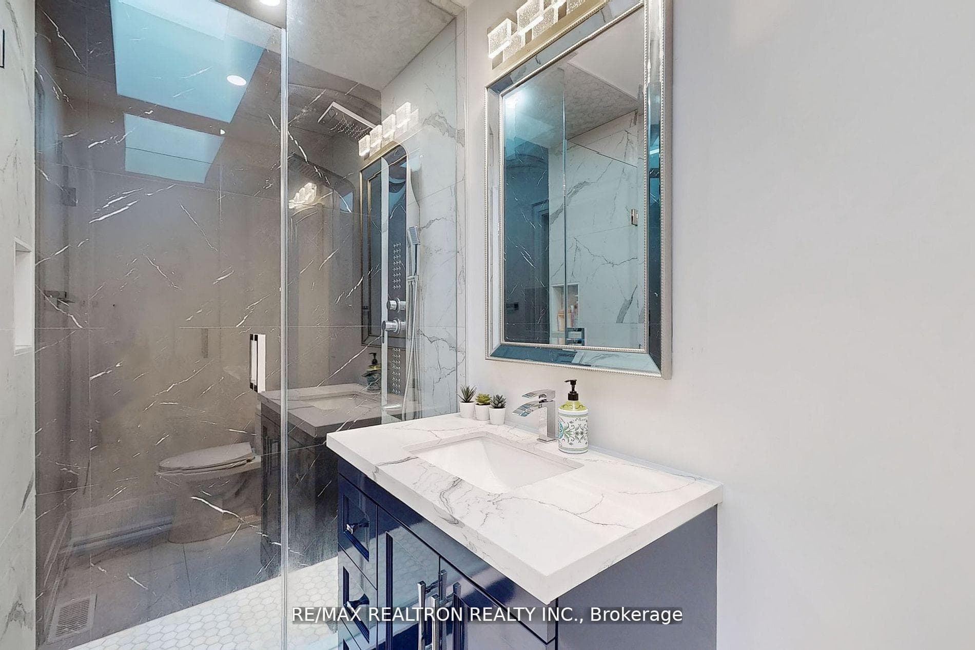 55 Harewood Avenue photo 26