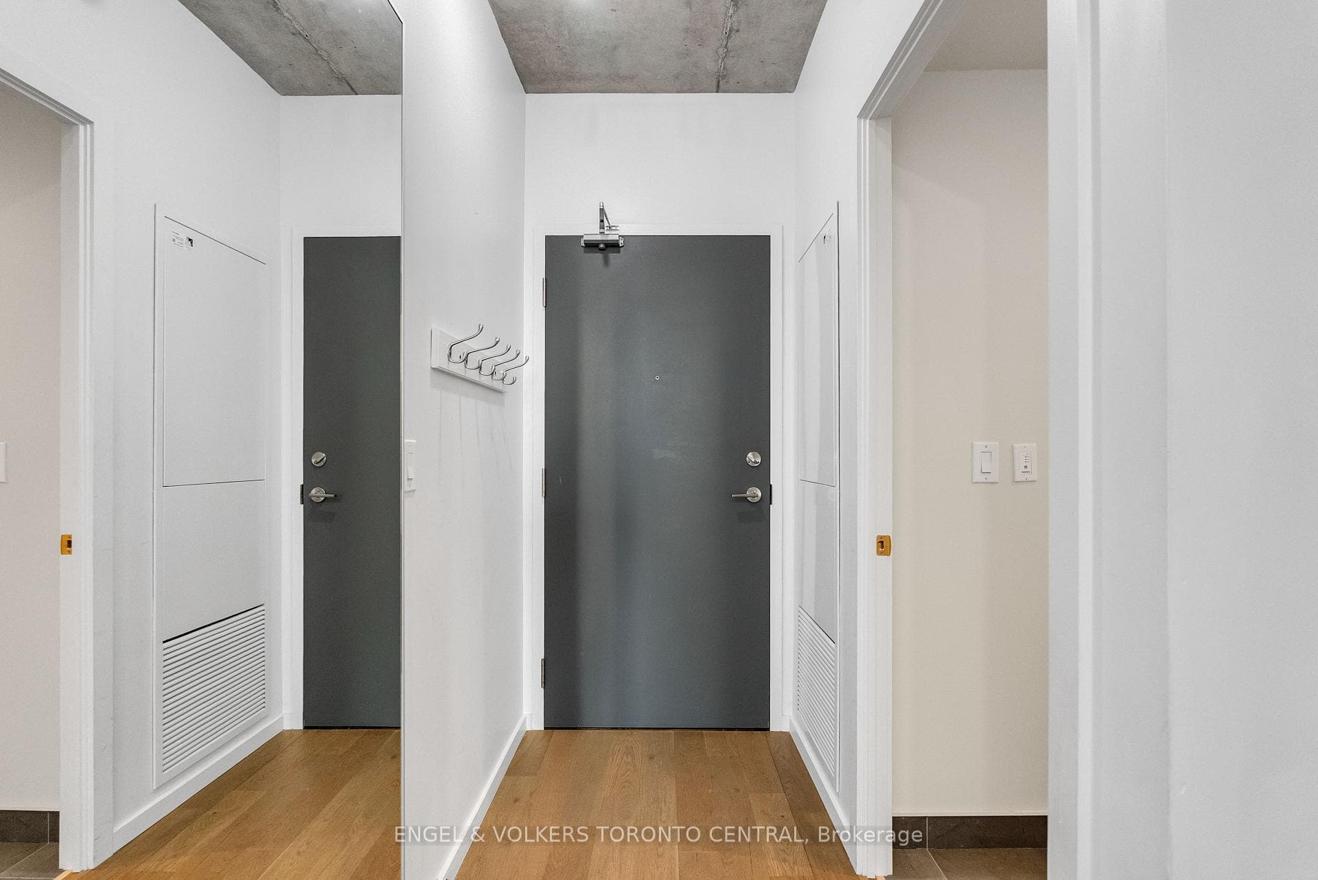 21 Lawren Harris Square Unit 310 photo 3